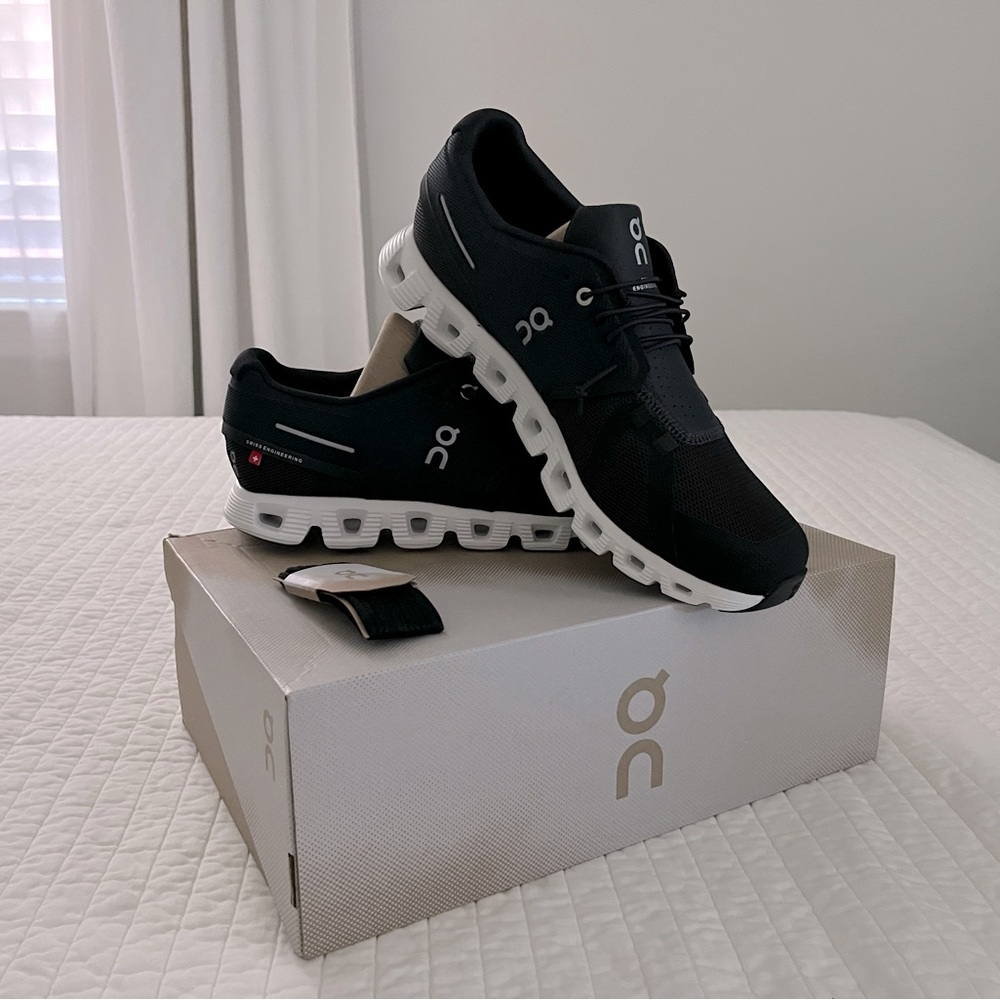 NIB New In Box On Running Cloud 5 Shoes Black
